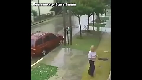 Old woman fights off robbers