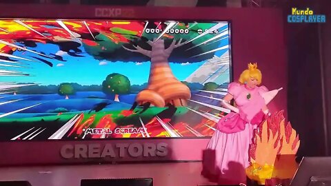 Apresentação Cosplay de Princesa Peach, do jogo Super Mario Bros, no Concurso Cosplay da CCXP 2022