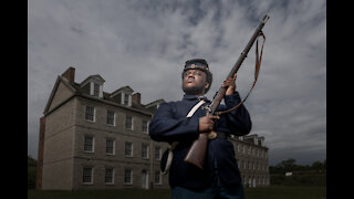 Southfield teen's epic senior photo shoot depicts Civil War history