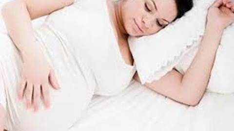 Small Tips Helping Pregnant Women Sleep Well