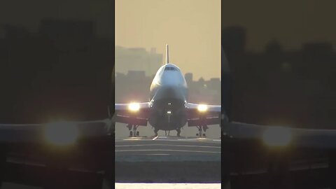 Boeing 747 rotates in Boston✈️