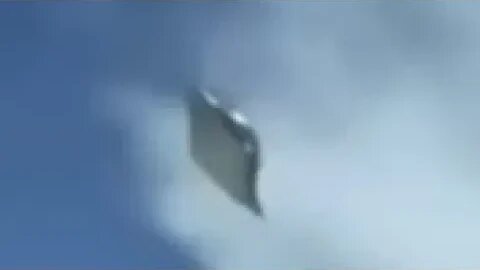 Pilot Records UFO Fly Right By Him!