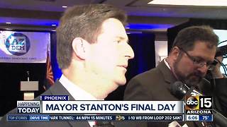 Phoenix Mayor Stanton to step down