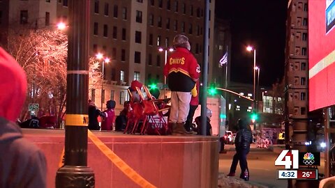 Chiefs fans camp out at Union Station for parade