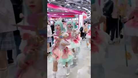 Chinese Girls Dress Up And Parade In Cosplay