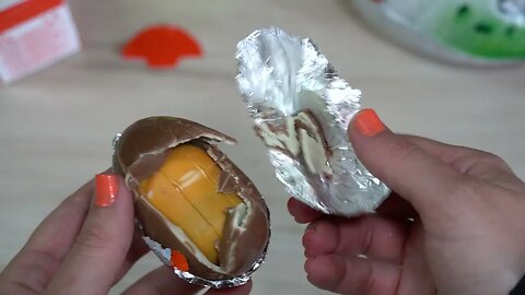 ASMR, Kinder suprise egg opening