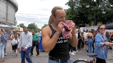 Eating Raw Veal Heart @ Vegan Food Festival 2018 | POLICE CALLED & BANNED | Amsterdam, Netherlands