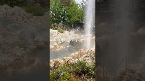 Geyser on Grizzly River Run #disneycaliforniaadventure #grizzlyriverrun #grr