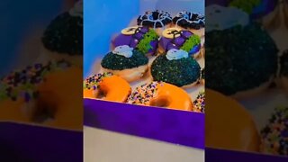 Krispy Kreme Haunted 👻 House Dozen #fun #halloween #blackcat #ghost #spooky #spider #backtothefun