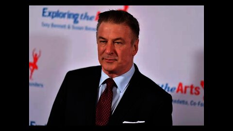 Alec Baldwin dispara arma de utilería y mure una mujer