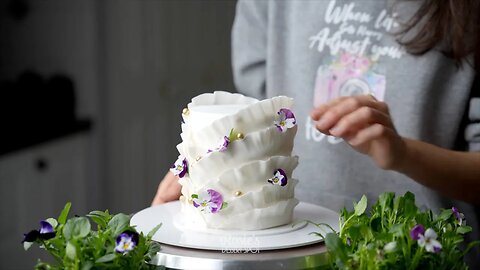 3 Ruffle Cake Decorating Designs