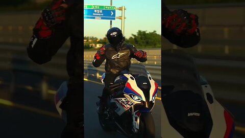 Picture me rollin’ 🎥🔥 BMW S1000RR #shorts