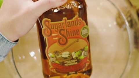 How to Make Apple Pie Moonshine Punch