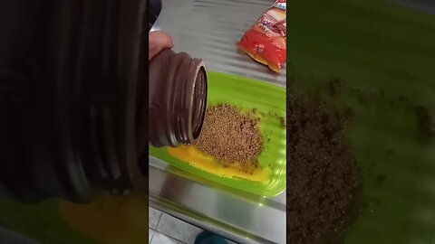 como fazer ovo de chocolate(pior vídeo mundo)how to make chocolate egg(the worst video in the world