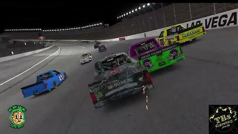 Not a good ending for @dauntlesstea Toyota Tundra. Got hit with black on last lap. Thanks 99 . SMH