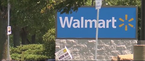 Walmart to check workers' temperatures