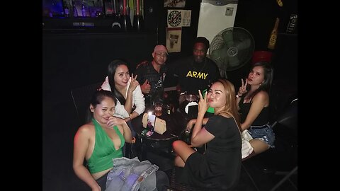 (2AM) As you can see in this pic, Girls Chillaxing & Enjoying Karaoke