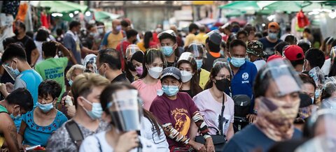 UNA MULTITUD MIXTA ESTA A PUNTO DE ENLOQUECER Y VOLVERSE ANARQUICA