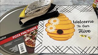 Adorable Bee Door Hanger DIY || Using a Dollar Tree Pizza Pan || Just 1 Easy Craft