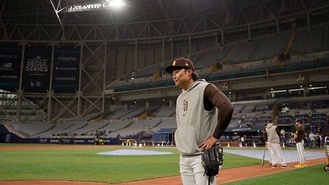 Ha-Seong Kim takes the field in Seoul