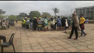 WATCH: Gumede supporters gather outside court for mayor's second appearance (4Wg)