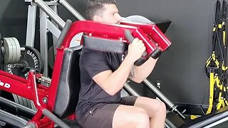 Squat Machine Hack Squats