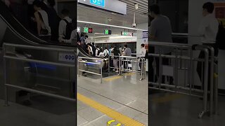 Shenzhen Metro Doors Closing #shorts