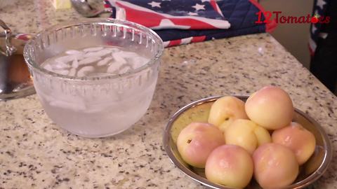 Kitchen hack: Peel peaches
