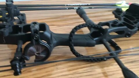 Parts Of A Compound Bow (Beginner’s Guide)