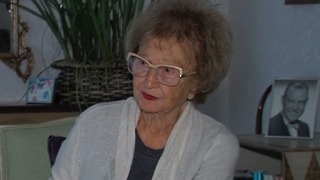 94-year-old woman hears from hero who saved her from submerged car