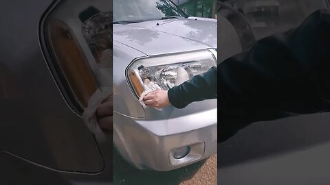 How to clean your car headlights in 10 seconds