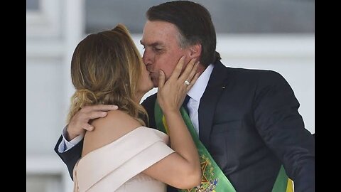 O beijo do Bolsonaro na esposa e a hipócrita feminista Meghan Markle