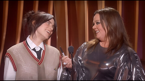 Billie Eilish Signs Melissa McCarthy's Face at The 30th Annual Screen Actors Guild Awards