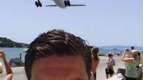 Aeroplane landing selfie
