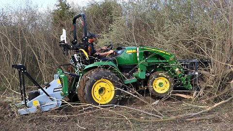 FIERCE TOOL! Great Combo: Tree Saw & Grapple on John Deere 3046R