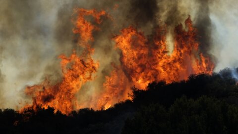 California's Santa Ana Winds Increase Fire Threat