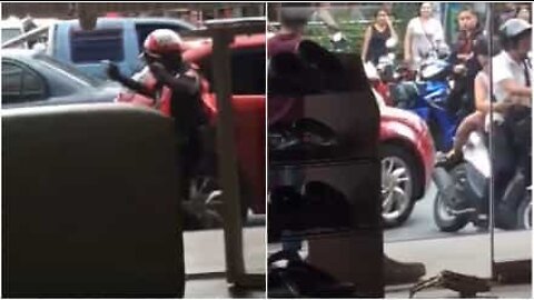 Road rage! En vred turist, en politibetjent, og en mor og datter