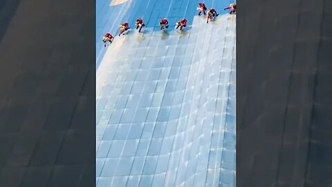 How skyscrapers are cleaned after dust storms in Dubai