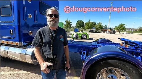 Trucker/photographer Doug Convente visits Super Rigs!