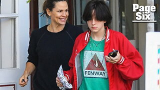 Jennifer Garner runs errands with child Seraphina Affleck, 14, in LA