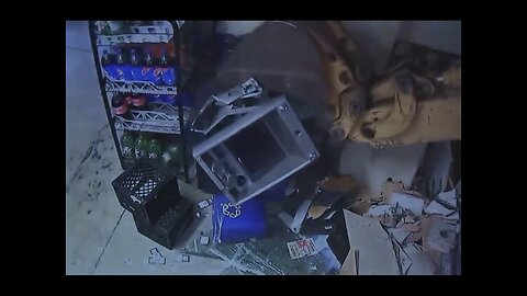 BURGLERS ATTEMPT TO STEAL ATM MACHINE AT GAS STATION IN OAKLAND CALIFONIA🏪🚜🐚💫