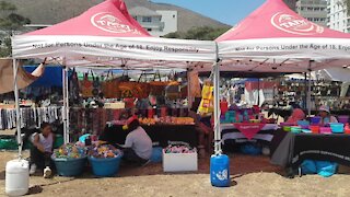 SOUTH AFRICA - Cape Town - Green Point Flea Market (Video) (7nc)