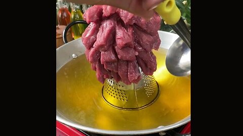 Hot oil over a meat 🍖