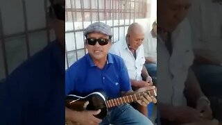 VENEZOLANO LE CANTA AL DICTADOR MADURO