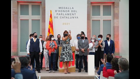 Borràs entrega la medalla de honor del Parlamento de Cataluña a "represaliados" del Procés