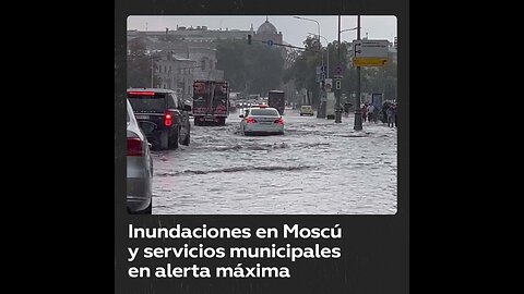 Fuerte aguacero con tormenta eléctrica en Moscú