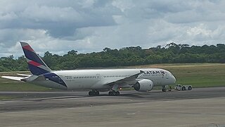 Boeing 787-9 CC-BGL faz seu pushback antes de decolar para Guarulhos