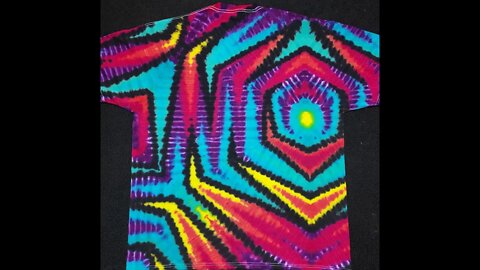 timelapse of the Hex-Wagonal tiedye shirt