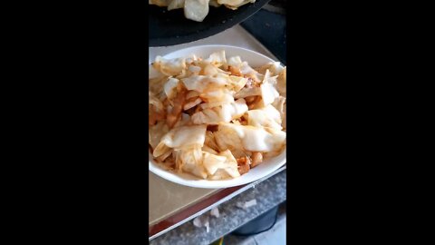 包菜炒肉，味道真香啊 Stir-fried pork with cabbage, delicious