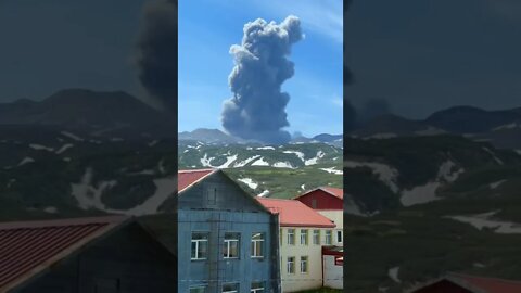 ¡Ceniza por todos lados! volcán Ebeko En las Islas Kuriles erupciona en Rusia